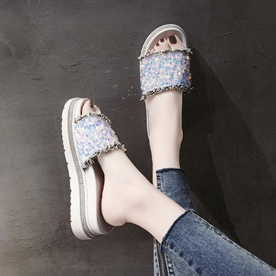 Μοντέρνες γυναικείες παντόφλες με πούλιες σε τέσσερα χρώματα