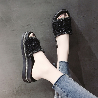 Μοντέρνες γυναικείες παντόφλες με πούλιες σε τέσσερα χρώματα