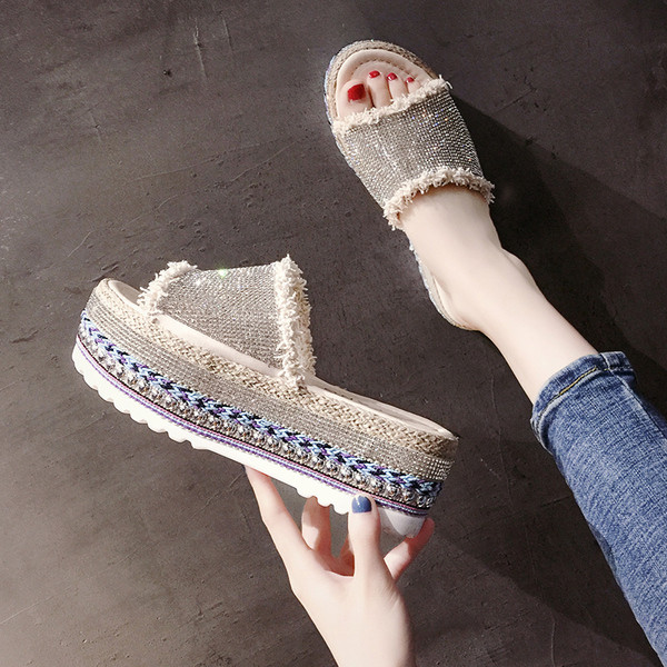 Modern női platformpapucs kövekkel több színben