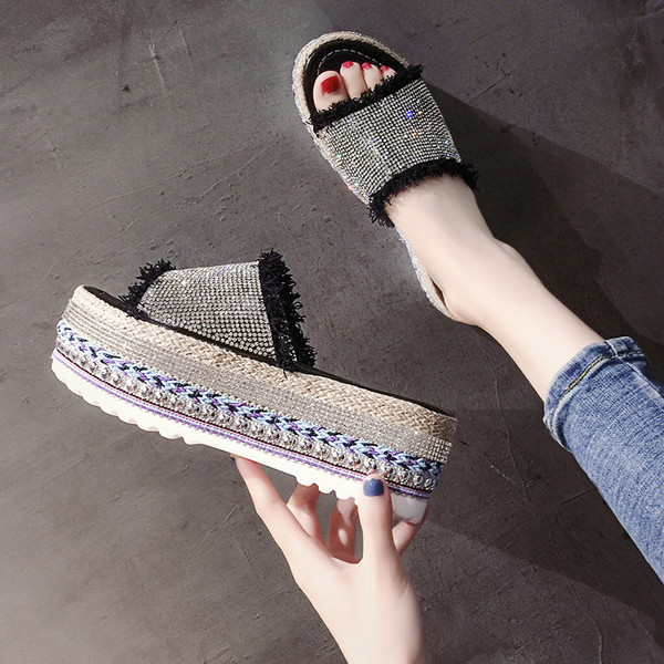 Modern női platformpapucs kövekkel több színben