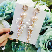 Aktuális női fülbevaló gyöngyökkel és kövekkel