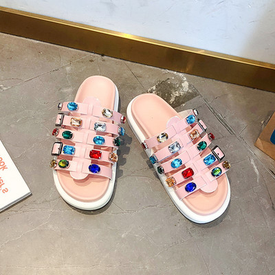 Μοντέρνες γυναικείες παντόφλες με πέτρες σε διάφορα χρώματα και επίπεδη σόλα