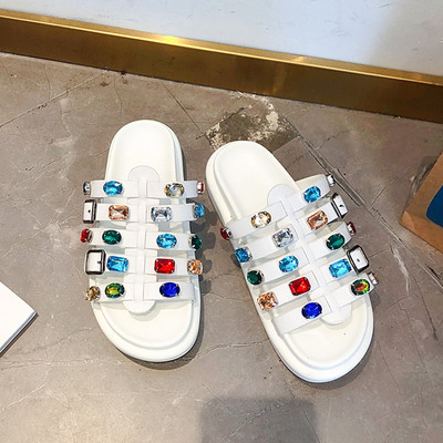 Μοντέρνες γυναικείες παντόφλες με πέτρες σε διάφορα χρώματα και επίπεδη σόλα