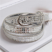 Cureaua de dama actuala cu efect stralucitor de culoare argintie