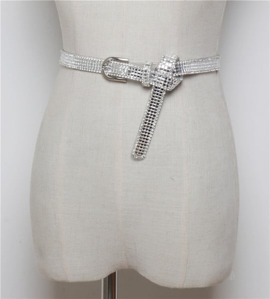 Cureaua de dama actuala cu efect stralucitor de culoare argintie