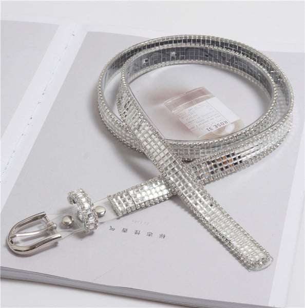 Cureaua de dama actuala cu efect stralucitor de culoare argintie