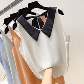 Női felső szalaggal a hátán