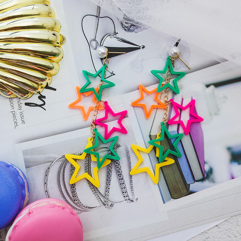 Női színes fülbevaló dekoratív gyöngyökkel