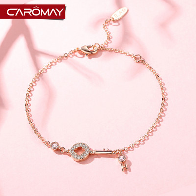 Női karkötő kövekkel és kulcsformával