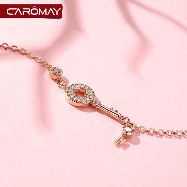 Női karkötő kövekkel és kulcsformával