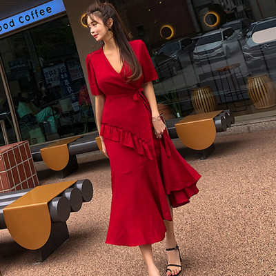Rochie modernă de damă cu decolteu în V și mâneci scurte în roșu