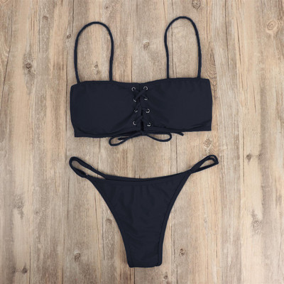 Μοντέρνο γυναικείο μαγιό με σταυρωτές συνδέσεις σε μαύρο, κόκκινο και μπλε χρώμα