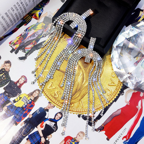 Stílusos női fülbevaló ezüst színben kövekkel