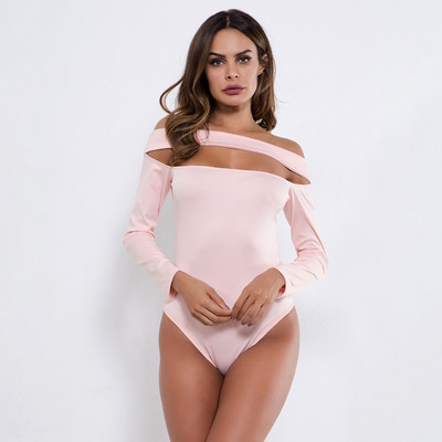 Stílusos női test, hosszú ujjakkal és kivágásokkal több színben