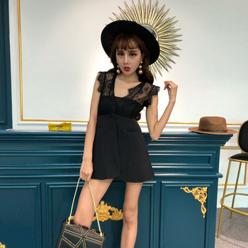 Γυναικείο κομψό κοντό φόρεμα με στοιχεία δαντέλας