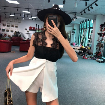 Γυναικείο κομψό κοντό φόρεμα με στοιχεία δαντέλας