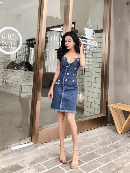 Дамска дънкова рокля с V-образно деколте