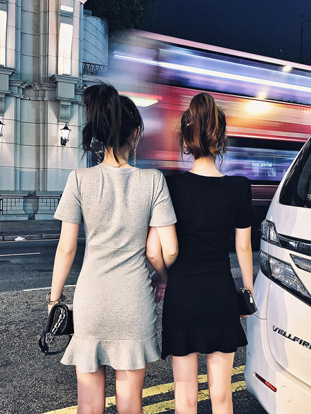 Rochie sportivă elegantă de damă cu mâneci scurte