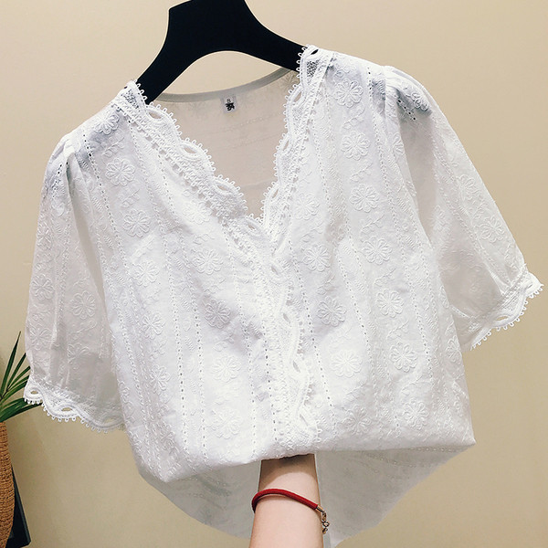 Γυναικεία λευκή μπλούζα με 3/4 μανίκι και κεντήματα