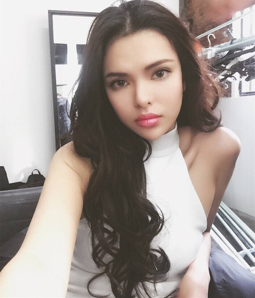 Rövid női felső gallérral és csupasz háttal