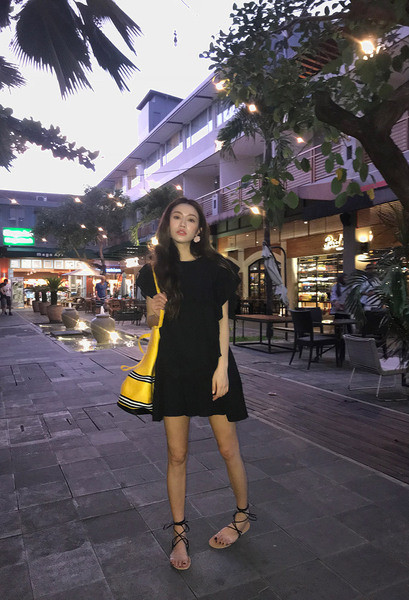 Дамска лятна рокля в два цвята 