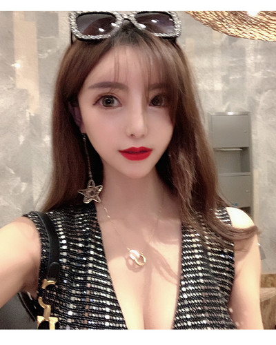 Κομψό γυναικείο φόρεμα με λαμπερά νήματα σε δύο χρώματα