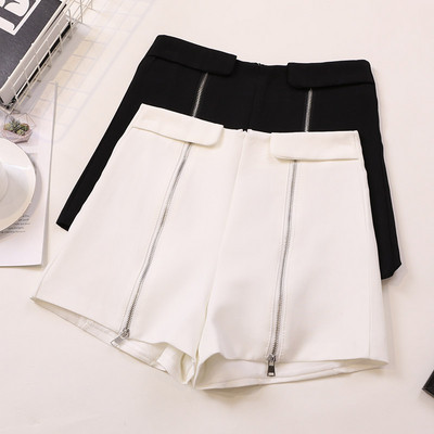 Модерни дамски къси панталони с цип в бял и черен цвят 