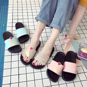 Μοντέρνες γυναικείες παντόφλες για την παραλία με εφαρμογή σε διάφορα χρώματα