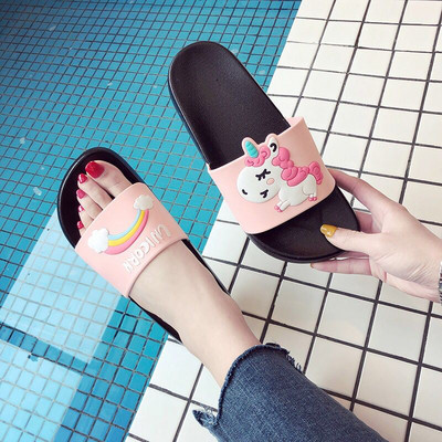 Μοντέρνες γυναικείες παντόφλες για την παραλία με εφαρμογή σε διάφορα χρώματα