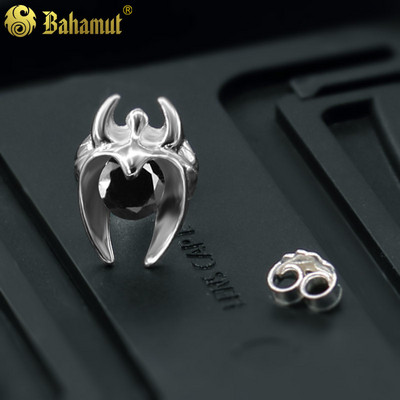 Férfi fülbevaló színes kővel - 1 db.