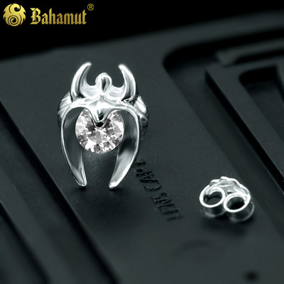 Férfi fülbevaló színes kővel - 1 db.