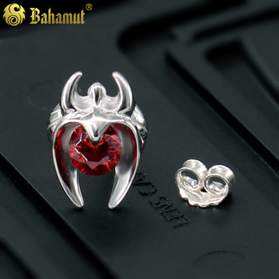 Férfi fülbevaló színes kővel - 1 db.