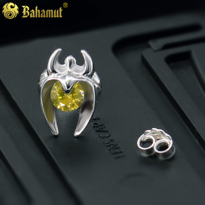 Férfi fülbevaló színes kővel - 1 db.