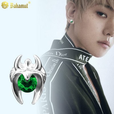 Férfi fülbevaló színes kővel - 1 db.