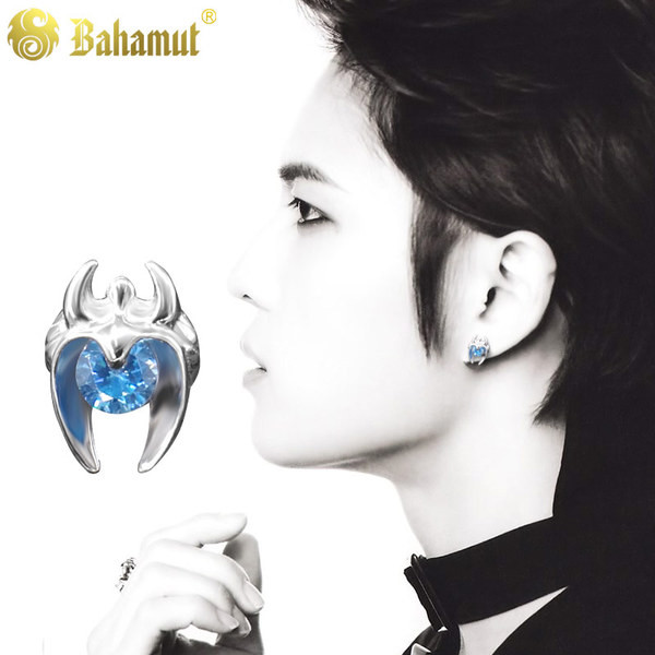 Férfi fülbevaló színes kővel - 1 db.