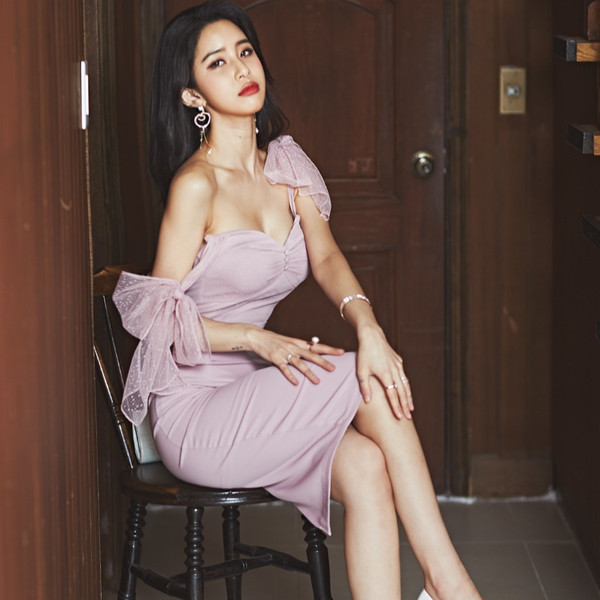 Κομψό γυναικείο φόρεμα  με ιμάντες σε πορφυρό χρώμα