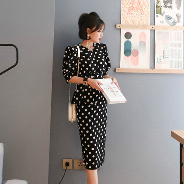 Μοντέρνο γυναικείο φόρεμα από 2 κομμάτια με λαιμόκοψη και μανίκι 3/4