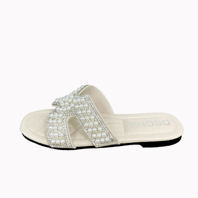 Gyönggyel díszített női papucs többféle színben