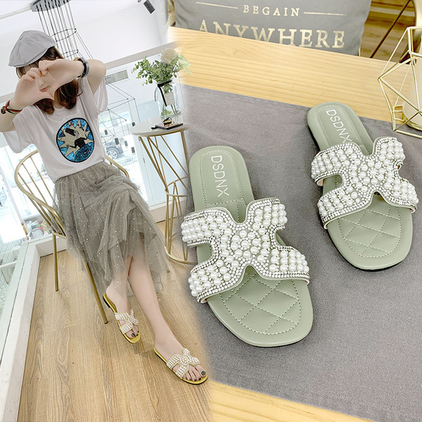 Gyönggyel díszített női papucs többféle színben