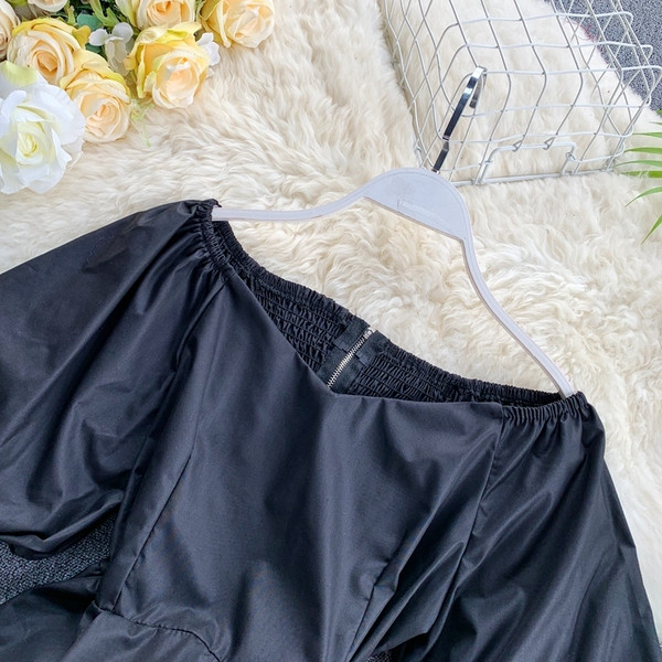 Σύγχρονη γυναικεία μπλούζα σε δύο χρώματα φερμουάρ