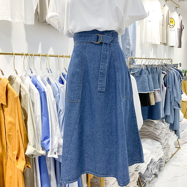 Női pólókészlet rövid ujjal és hosszú farmerszoknyával