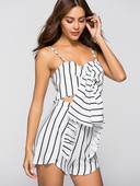 Μοντέρνο γυναικείο σετ αμάνικο και σορτς σε μαύρο και άσπρο χρώμα