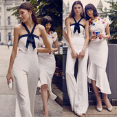 Κομψή μακρύ γυναικεία σαλοπέτα σε λευκό χρώμα