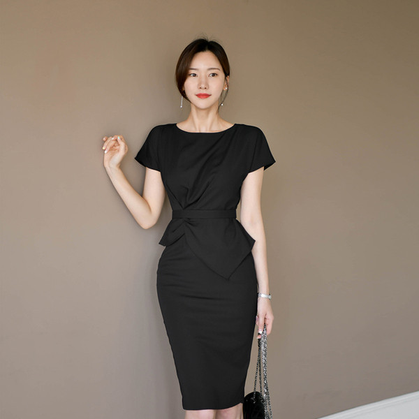 Rochie modernă de damă cu decolteu O și mâneci scurte în roz și negru