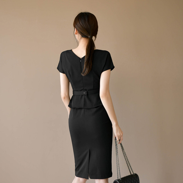 Rochie modernă de damă cu decolteu O și mâneci scurte în roz și negru