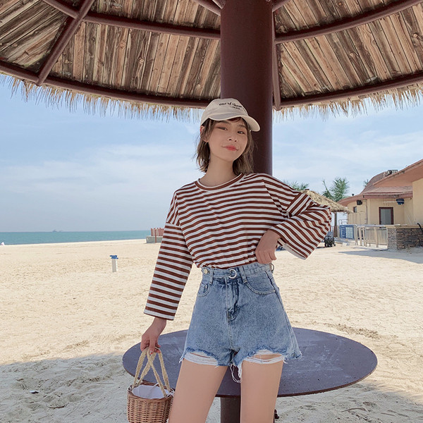 Blugi scurti moderni de dama cu motive rupte si talie inalta