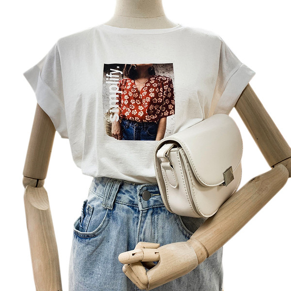 Γυναικεία μπλούζα με κοντό μανίκι σε λευκό χρώμα