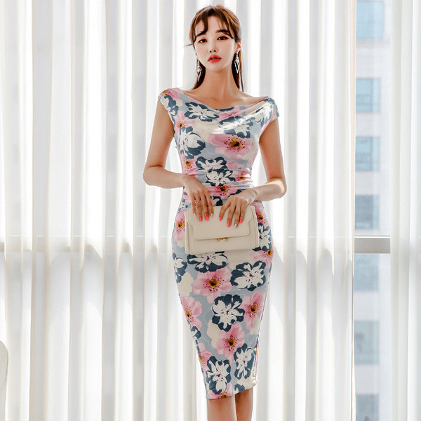 Nyári ruha O-nyakkal és virágmotívummal