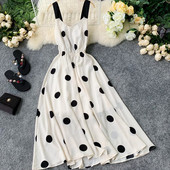 Σύγχρονο γυναικείο φόρεμα με φαρδιά λουριά ώμου