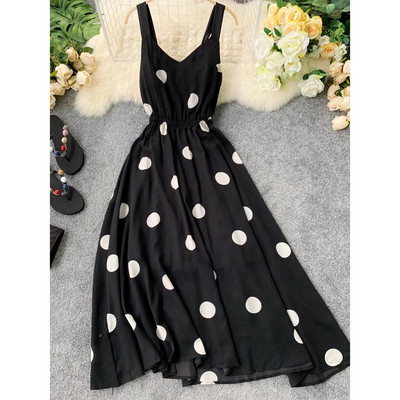 Σύγχρονο γυναικείο φόρεμα με φαρδιά λουριά ώμου